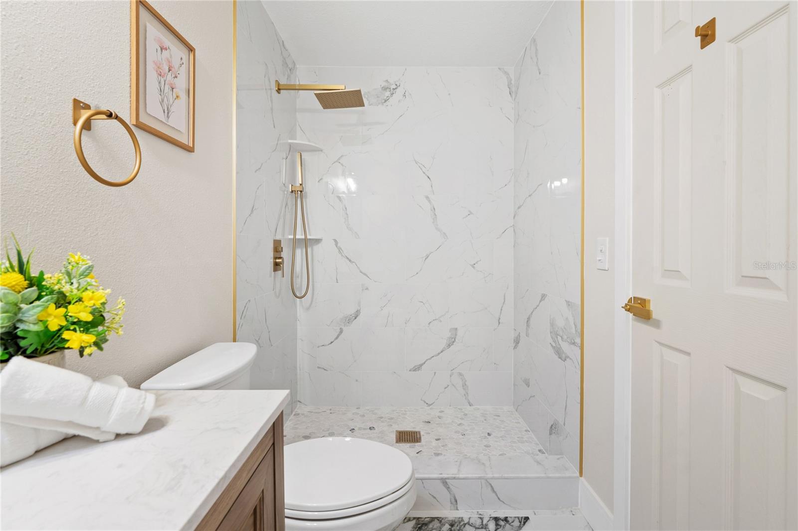 Image 18 of 26 For 8335 Galewood Circle