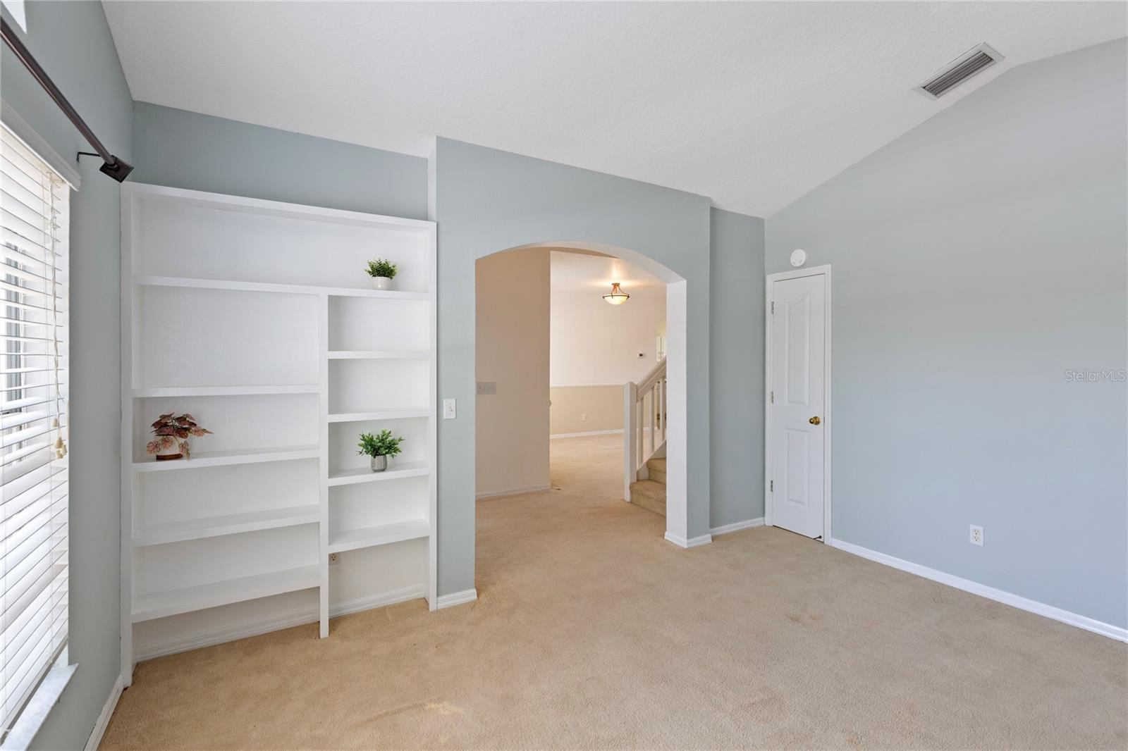 Listing photo id 11 for 1318 Hatcher Loop Drive