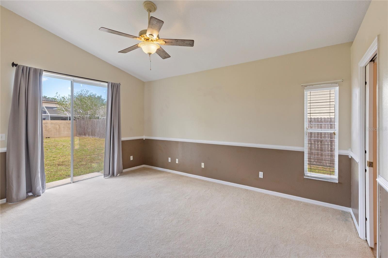 Listing photo id 13 for 1318 Hatcher Loop Drive