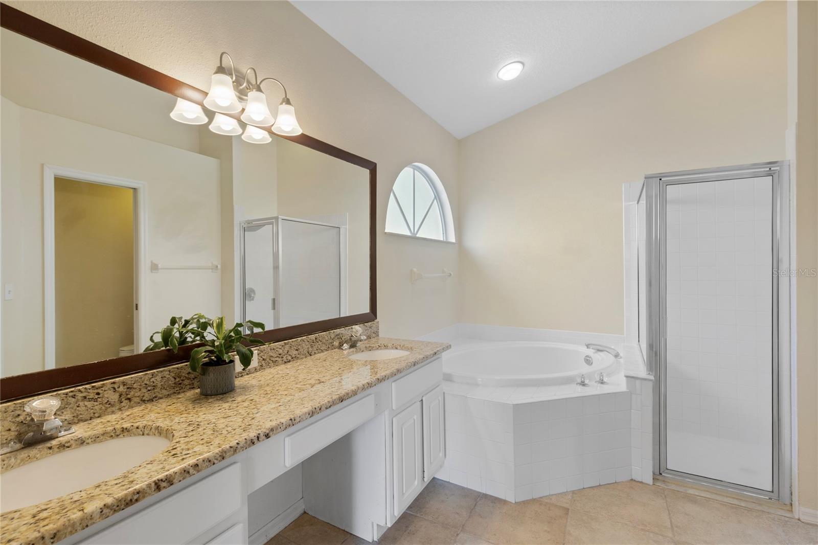 Listing photo id 14 for 1318 Hatcher Loop Drive