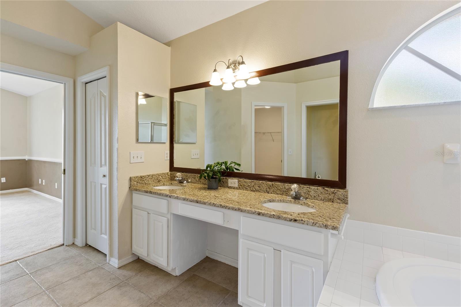 Listing photo id 15 for 1318 Hatcher Loop Drive