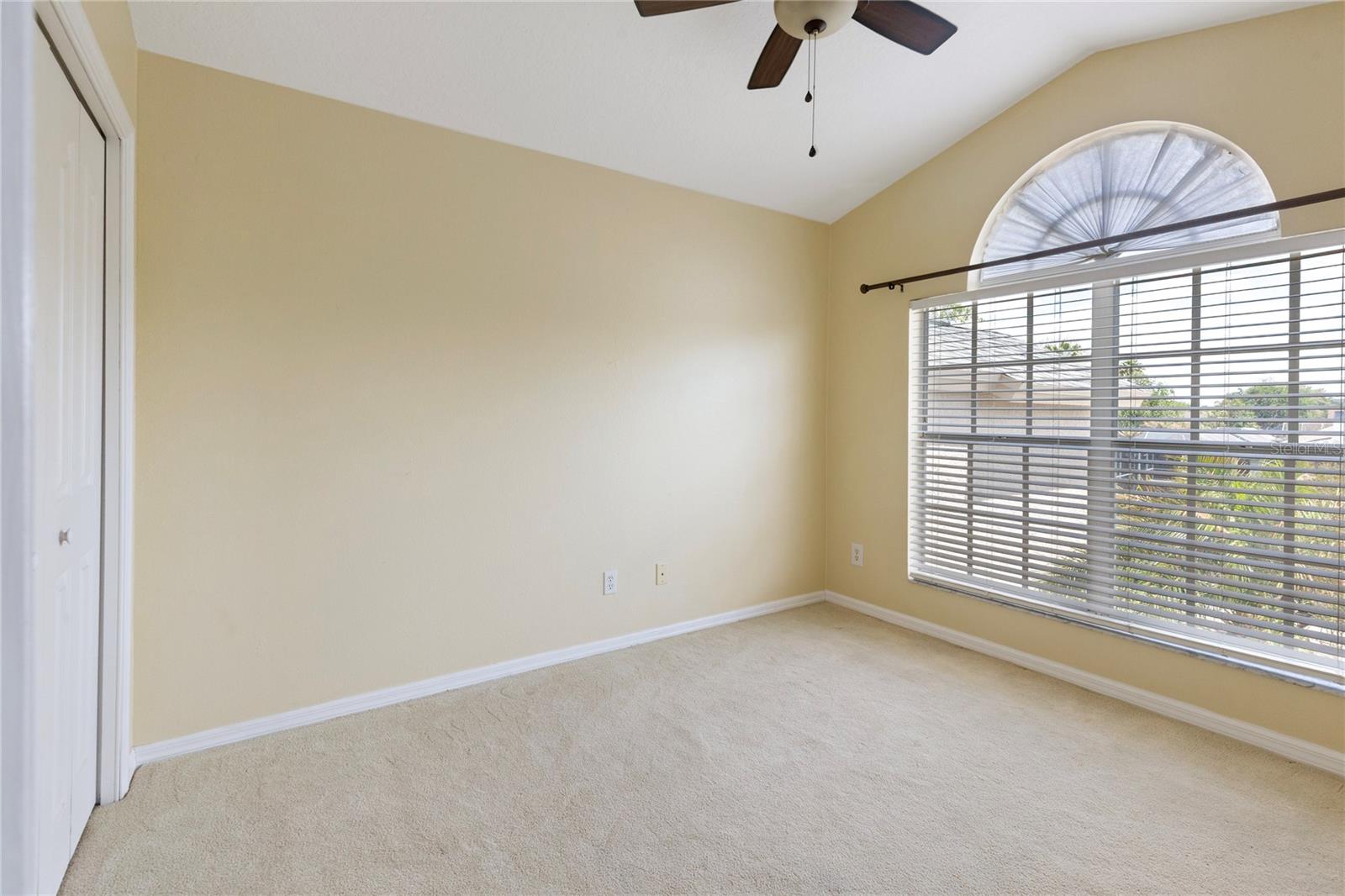 Listing photo id 17 for 1318 Hatcher Loop Drive