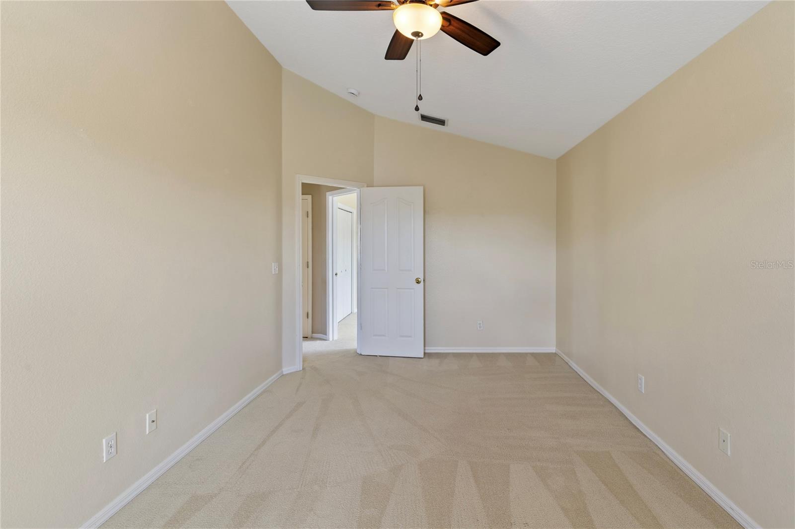 Listing photo id 21 for 1318 Hatcher Loop Drive