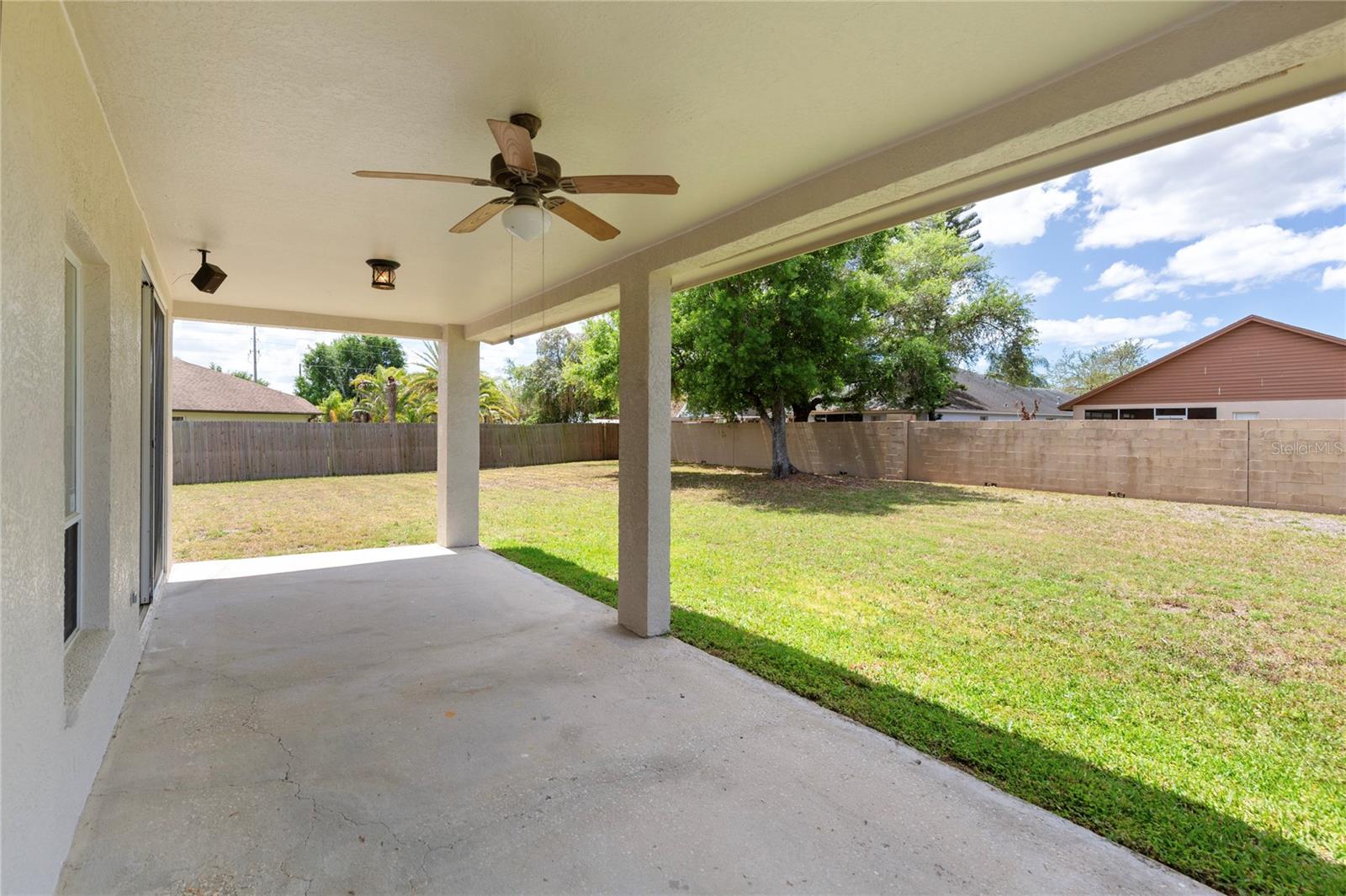 Listing photo id 28 for 1318 Hatcher Loop Drive