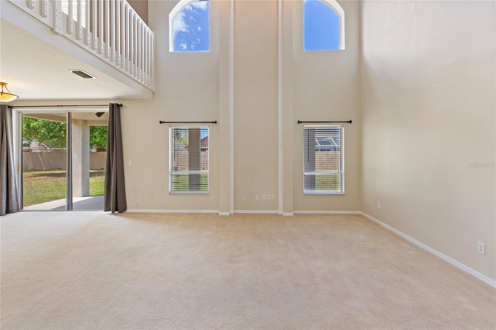 Listing photo id 4 for 1318 Hatcher Loop Drive