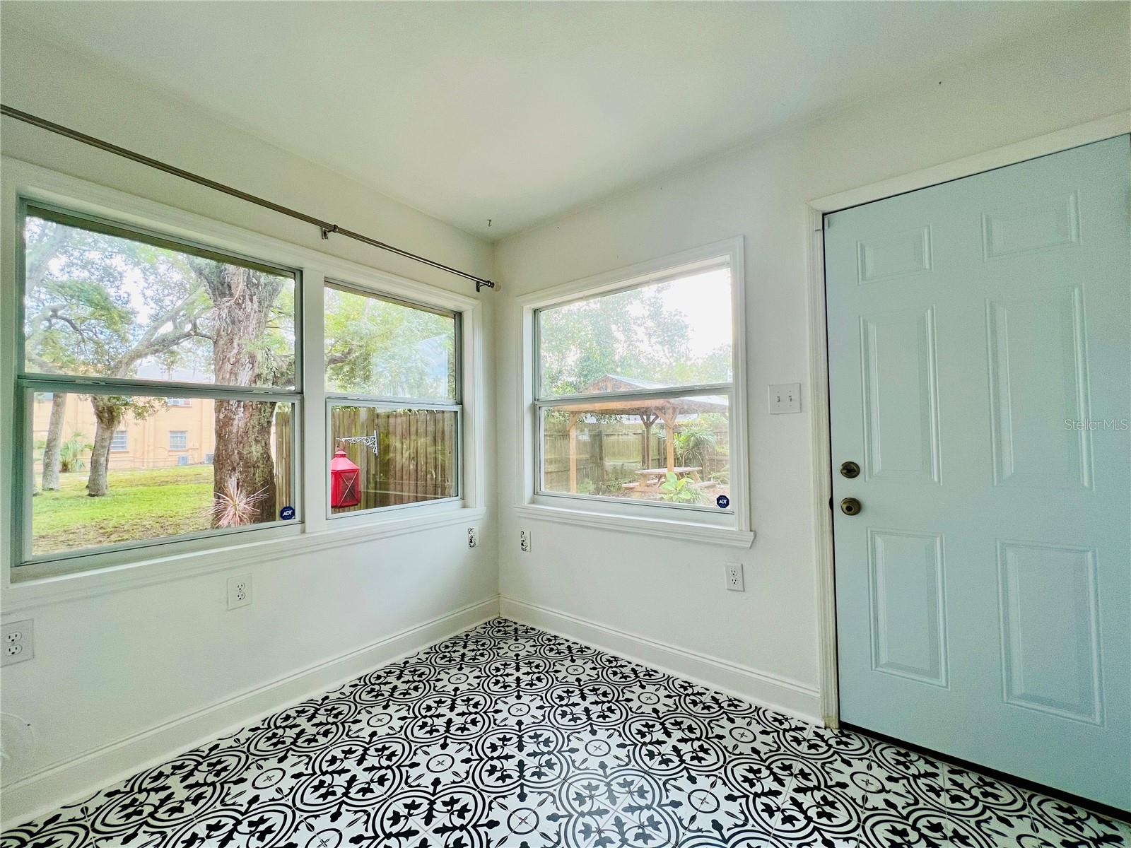 Image 8 of 30 For 1930 Douglas Avenue