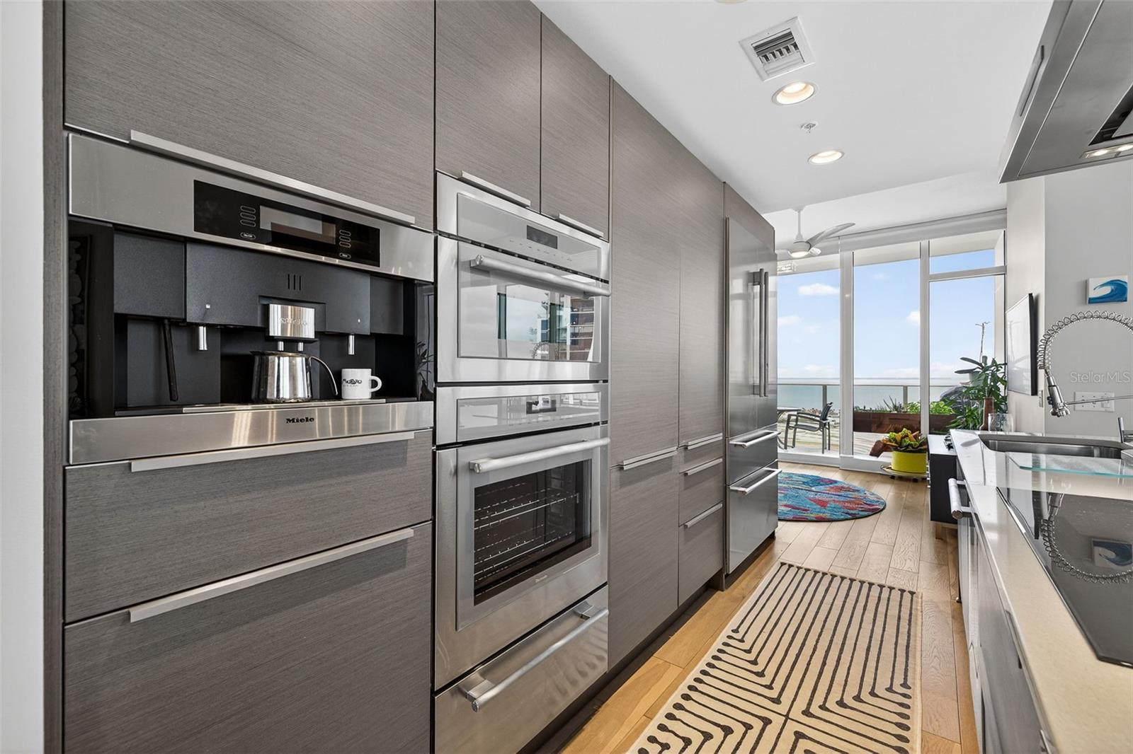 Listing photo id 11 for 175 1st Street S 3102