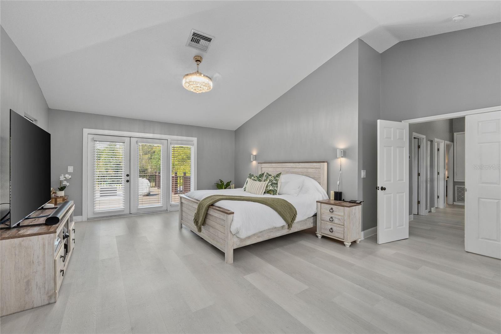 Image 31 of 81 For 15618 Shoal Creek Place