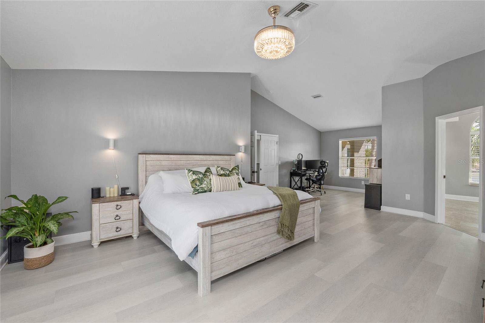 Image 32 of 81 For 15618 Shoal Creek Place