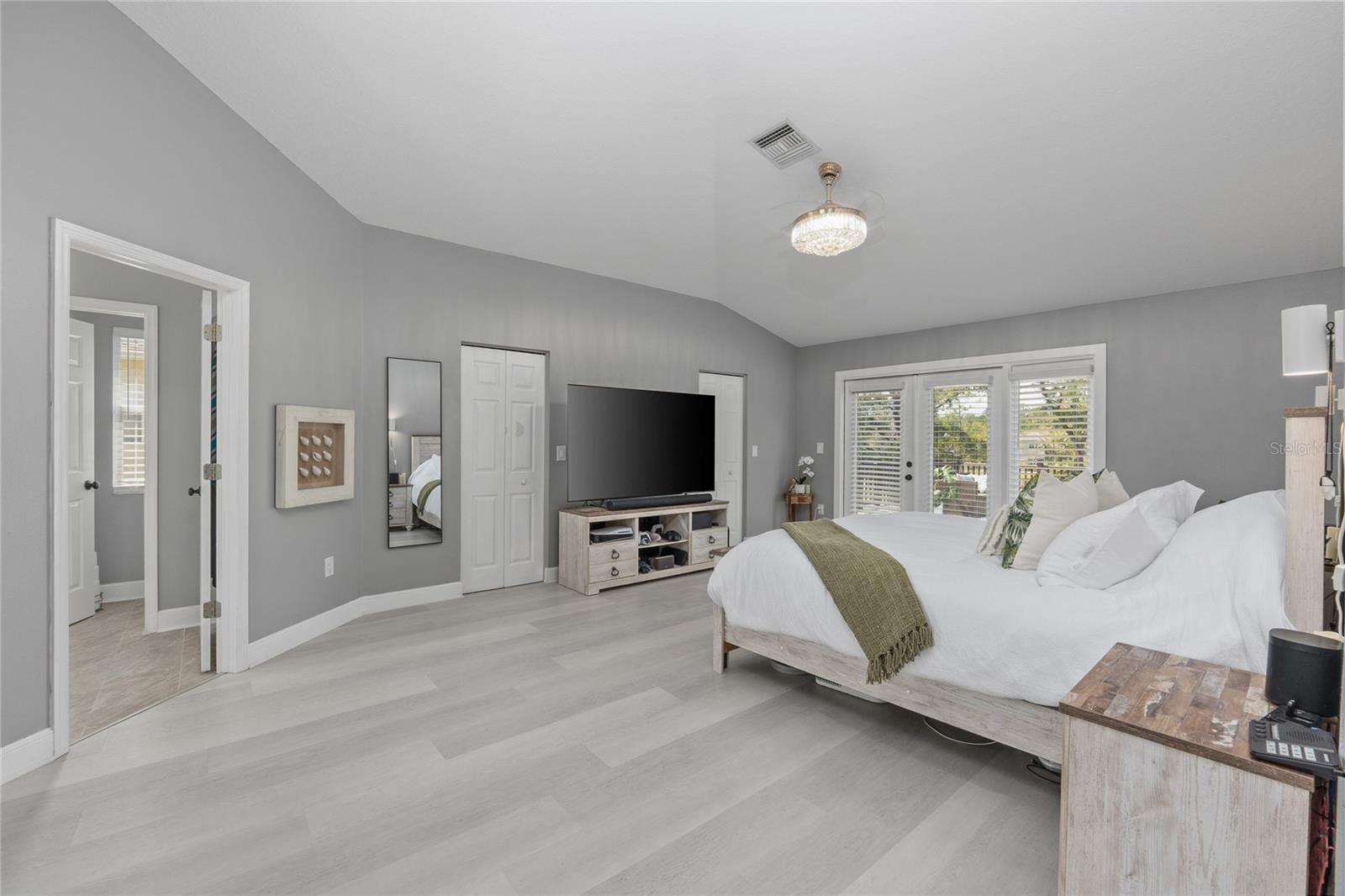 Image 34 of 81 For 15618 Shoal Creek Place