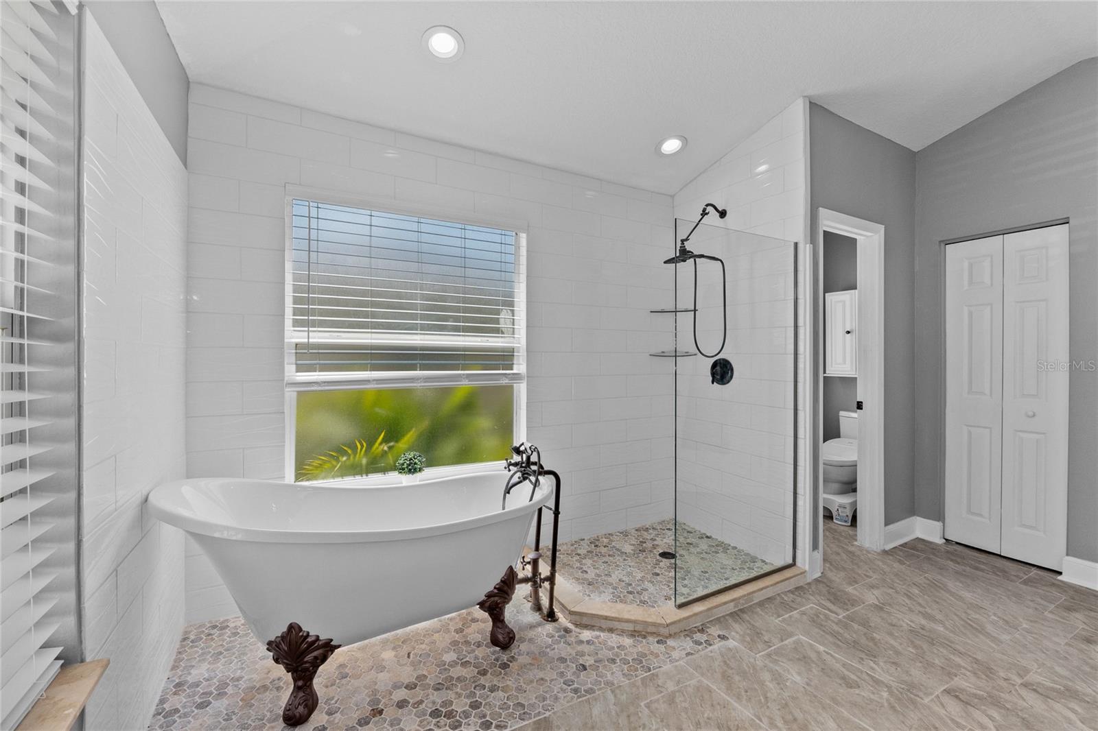 Image 40 of 81 For 15618 Shoal Creek Place