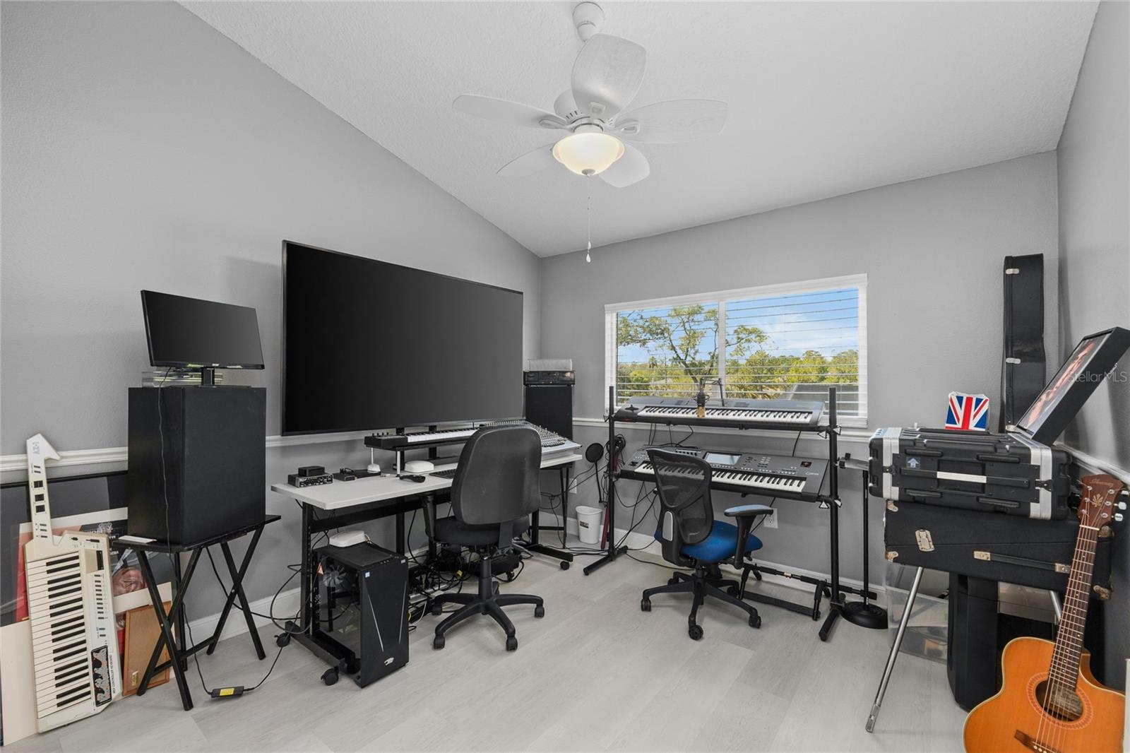 Image 49 of 81 For 15618 Shoal Creek Place