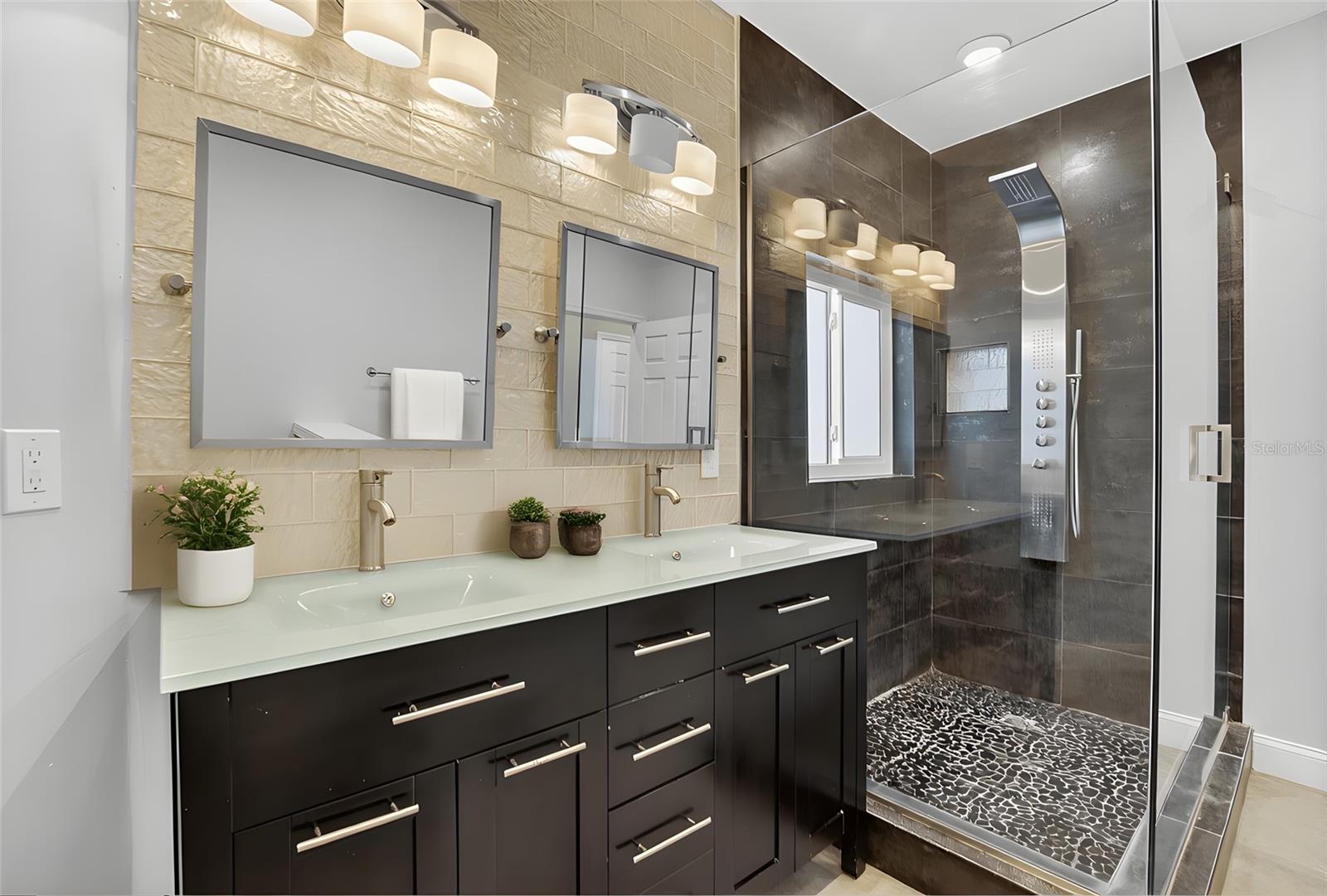 Image 14 of 33 For 4639 Mirabella Court