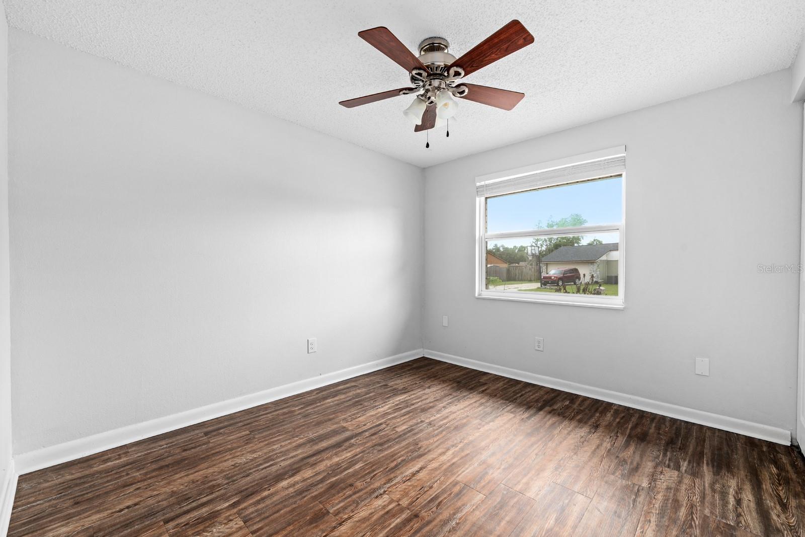 Listing photo id 9 for 3029 Cedaridge Drive