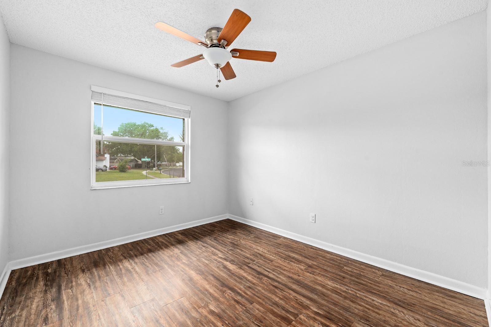 Listing photo id 11 for 3029 Cedaridge Drive