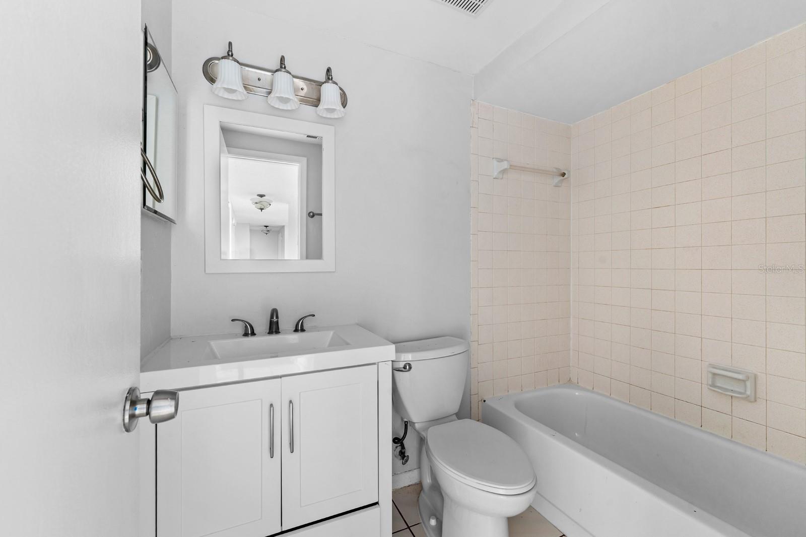 Listing photo id 13 for 3029 Cedaridge Drive