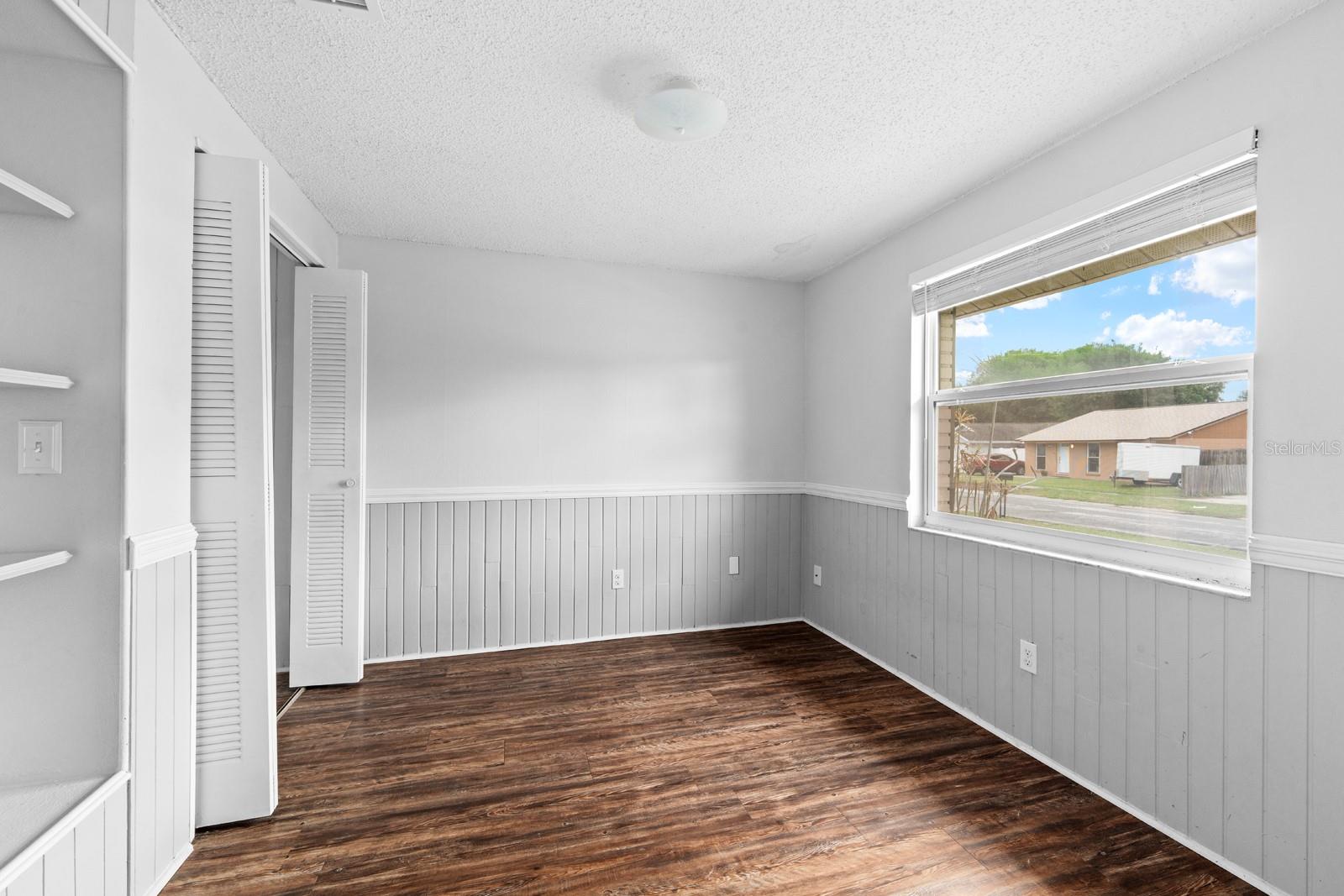 Listing photo id 14 for 3029 Cedaridge Drive