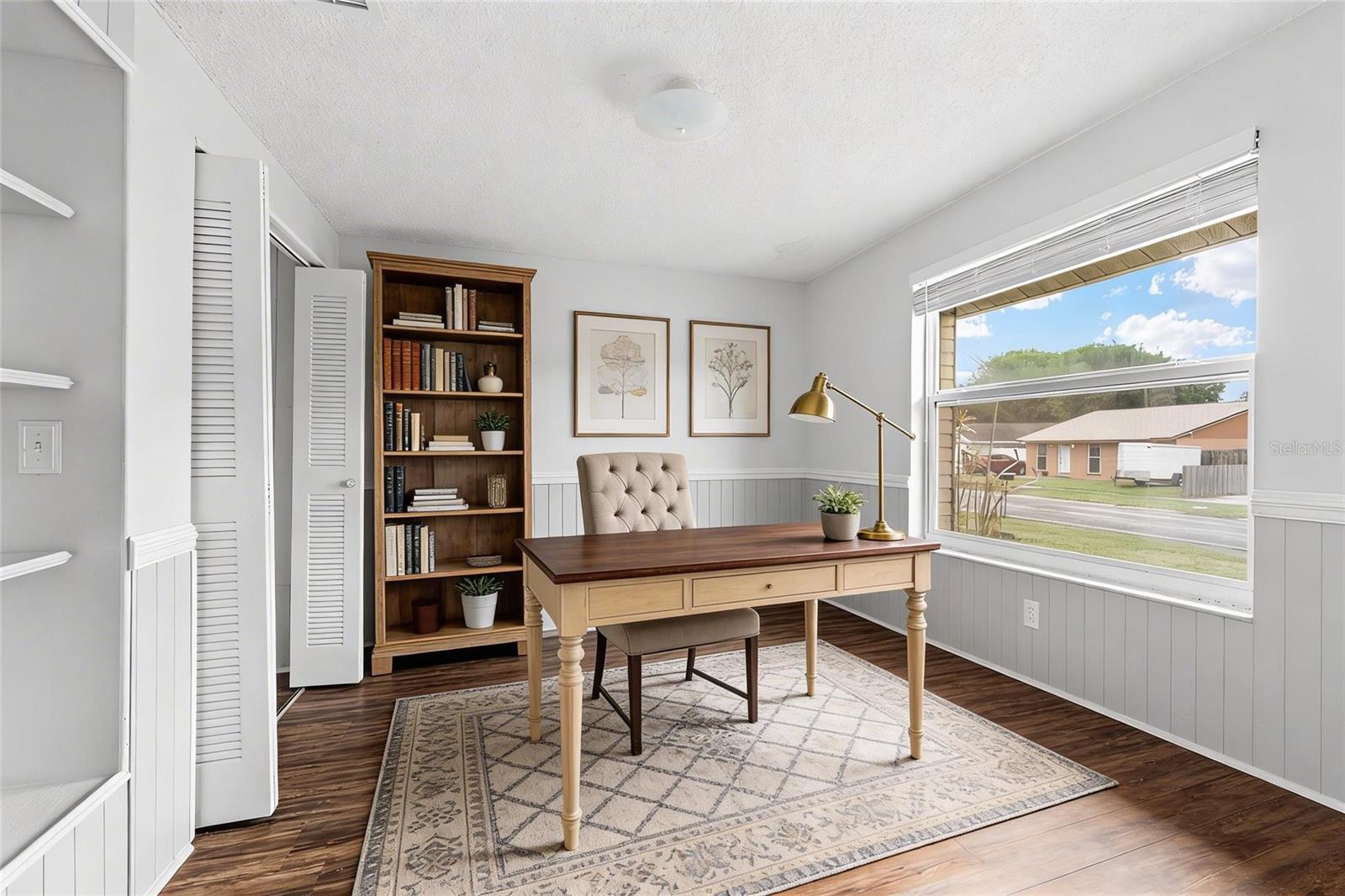 Listing photo id 15 for 3029 Cedaridge Drive