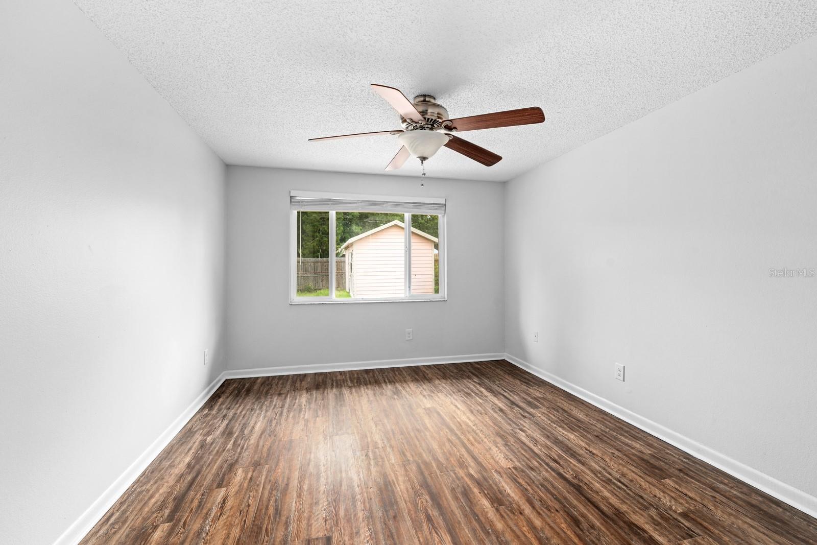 Listing photo id 16 for 3029 Cedaridge Drive