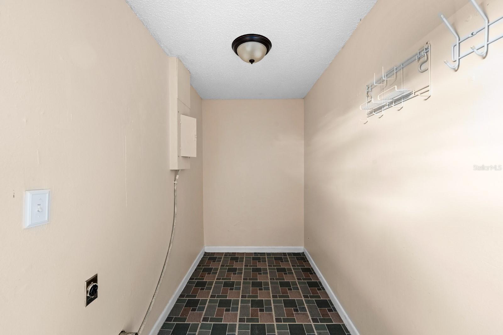 Listing photo id 20 for 3029 Cedaridge Drive