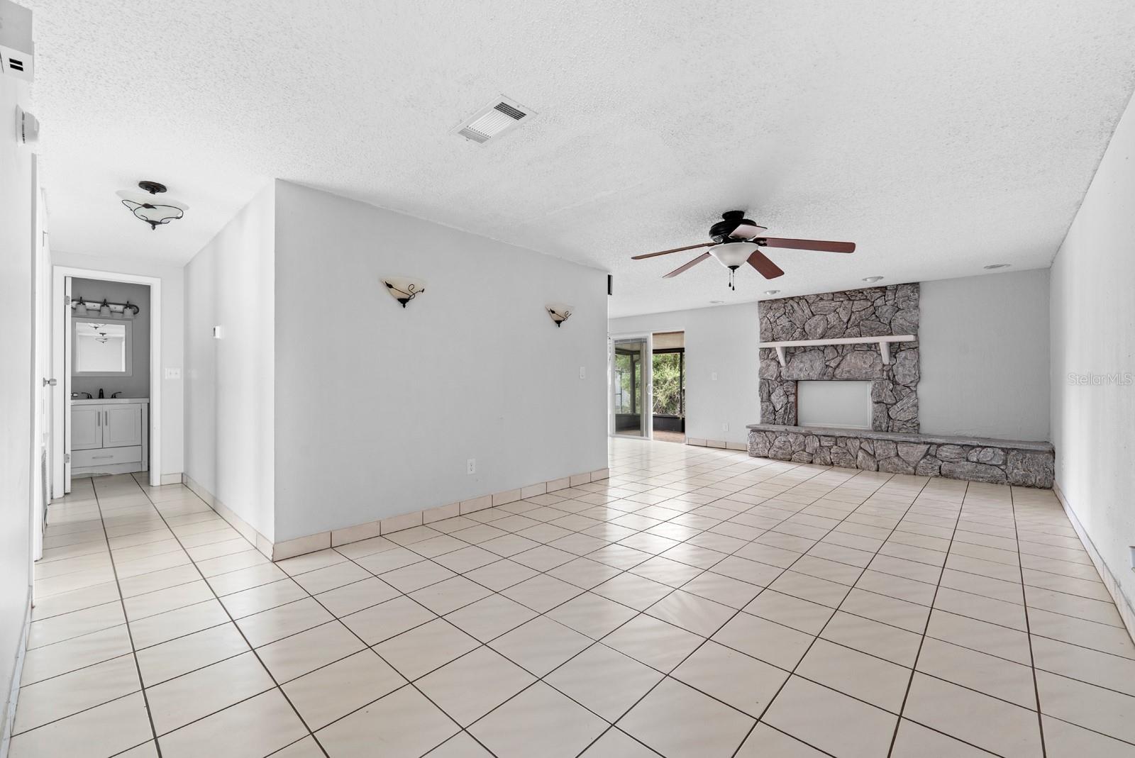 Listing photo id 1 for 3029 Cedaridge Drive