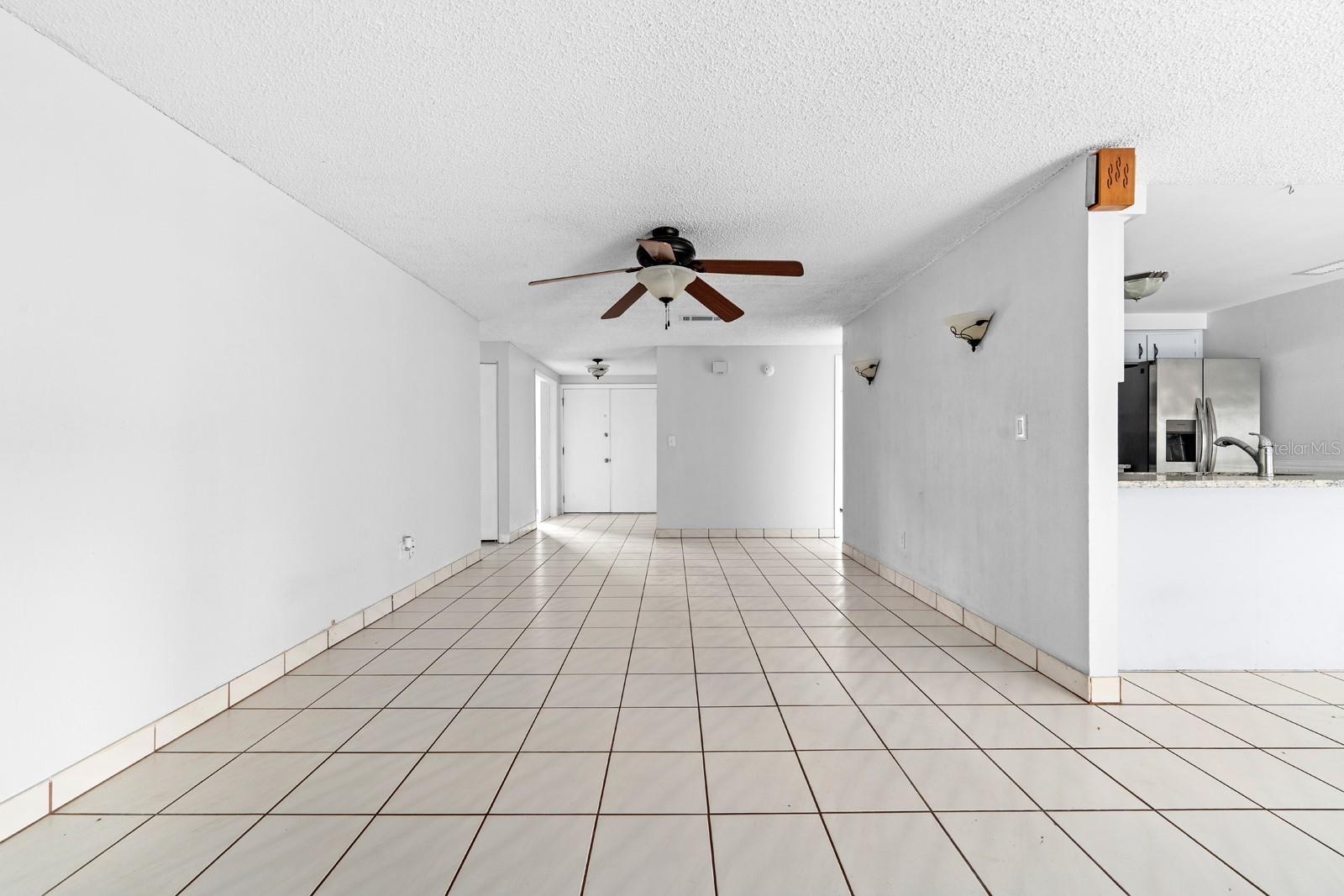 Listing photo id 3 for 3029 Cedaridge Drive