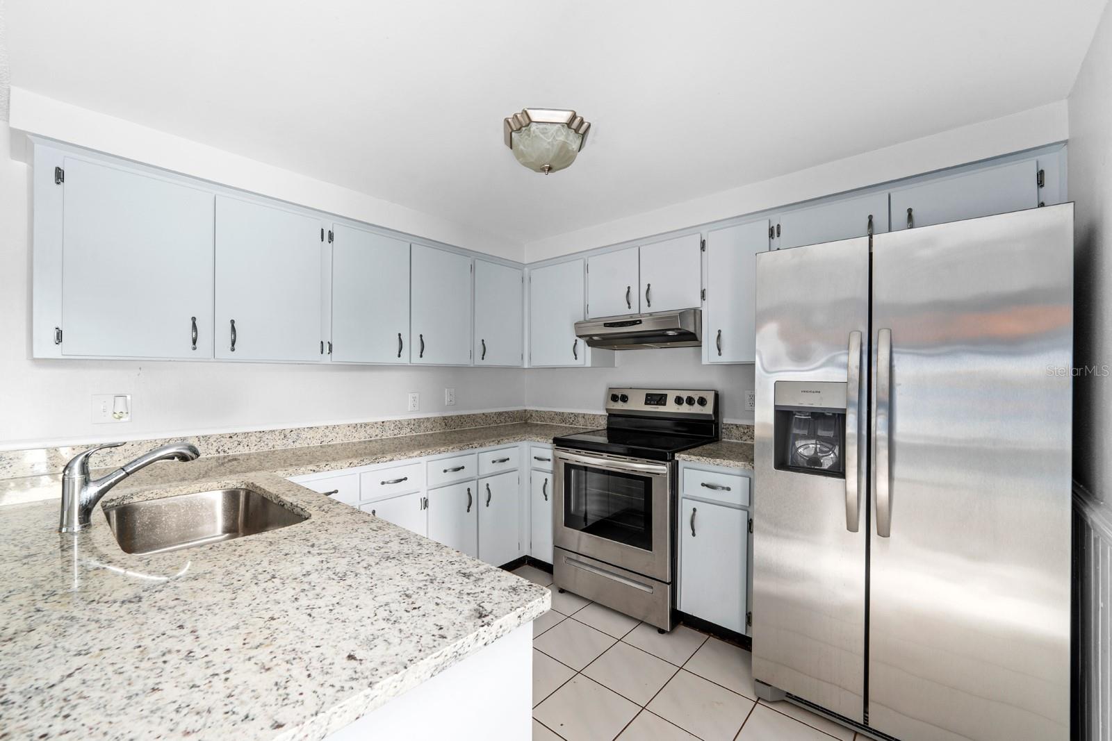 Listing photo id 7 for 3029 Cedaridge Drive