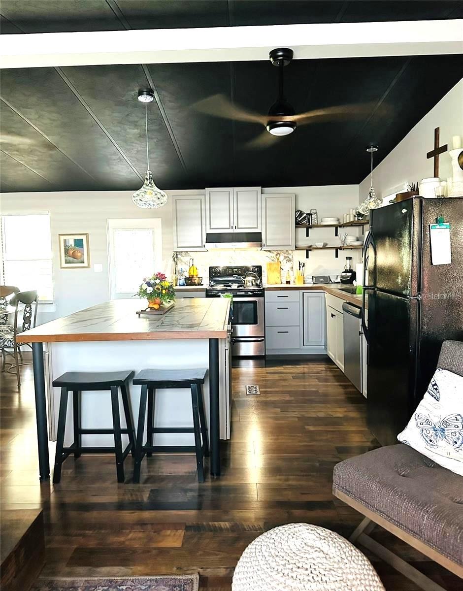 Image 7 of 18 For 6456 Presidential Circle