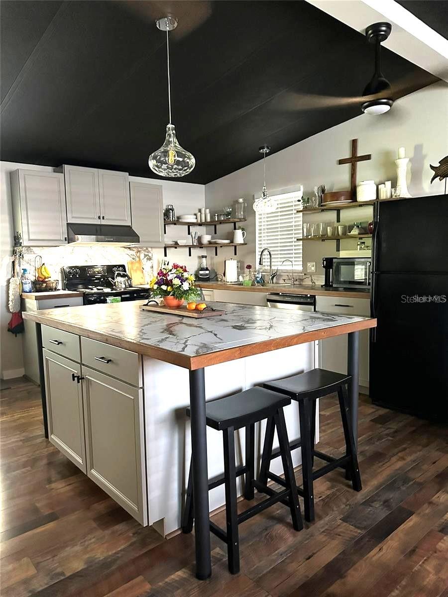 Image 8 of 18 For 6456 Presidential Circle