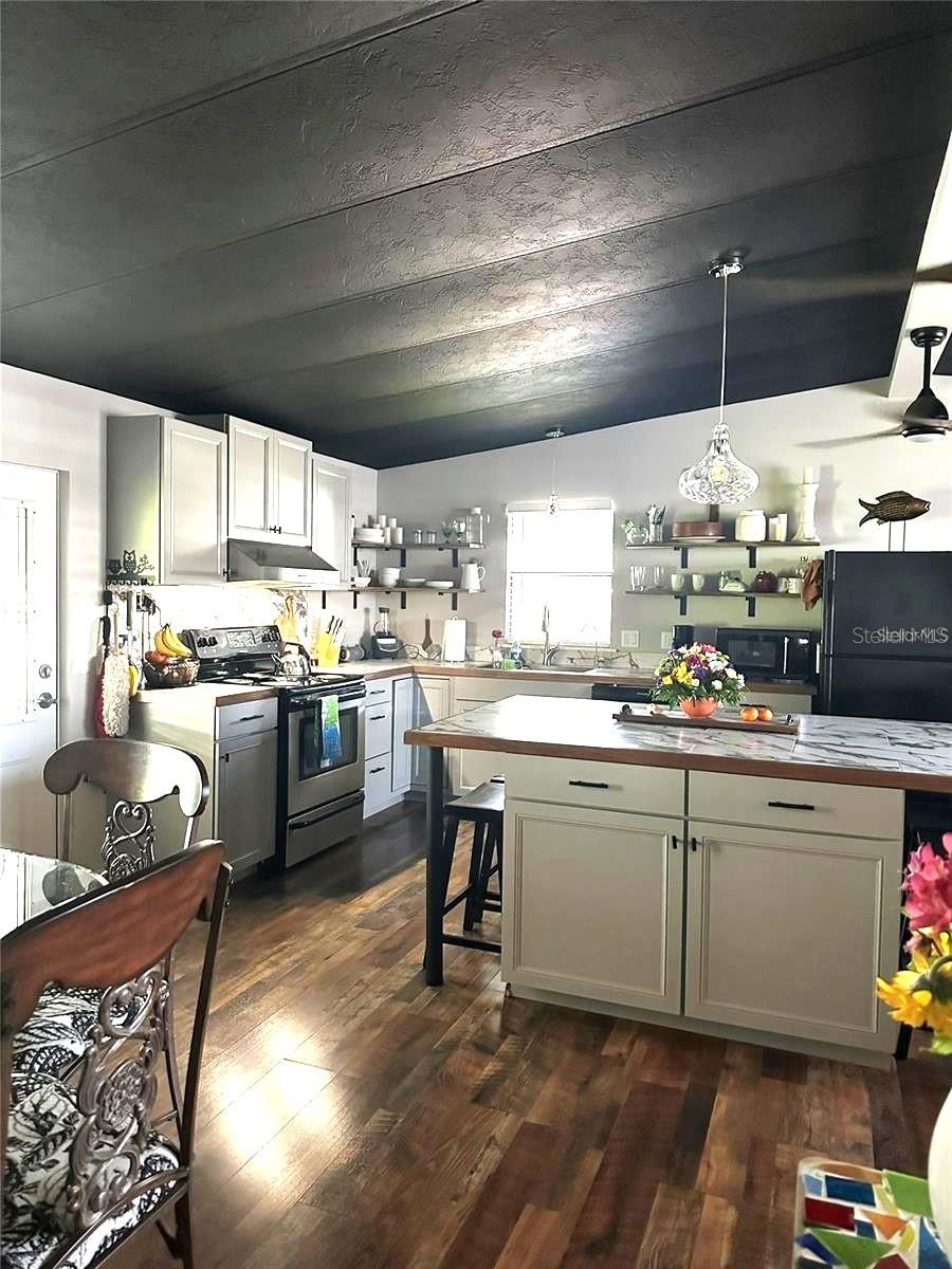 Image 9 of 18 For 6456 Presidential Circle