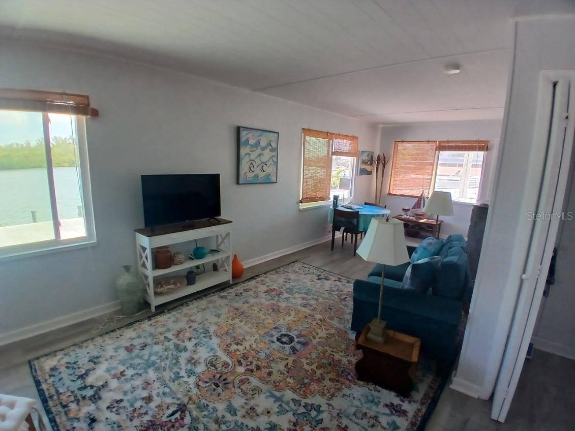 Image 12 of 32 For 18213 Gulf Boulevard A