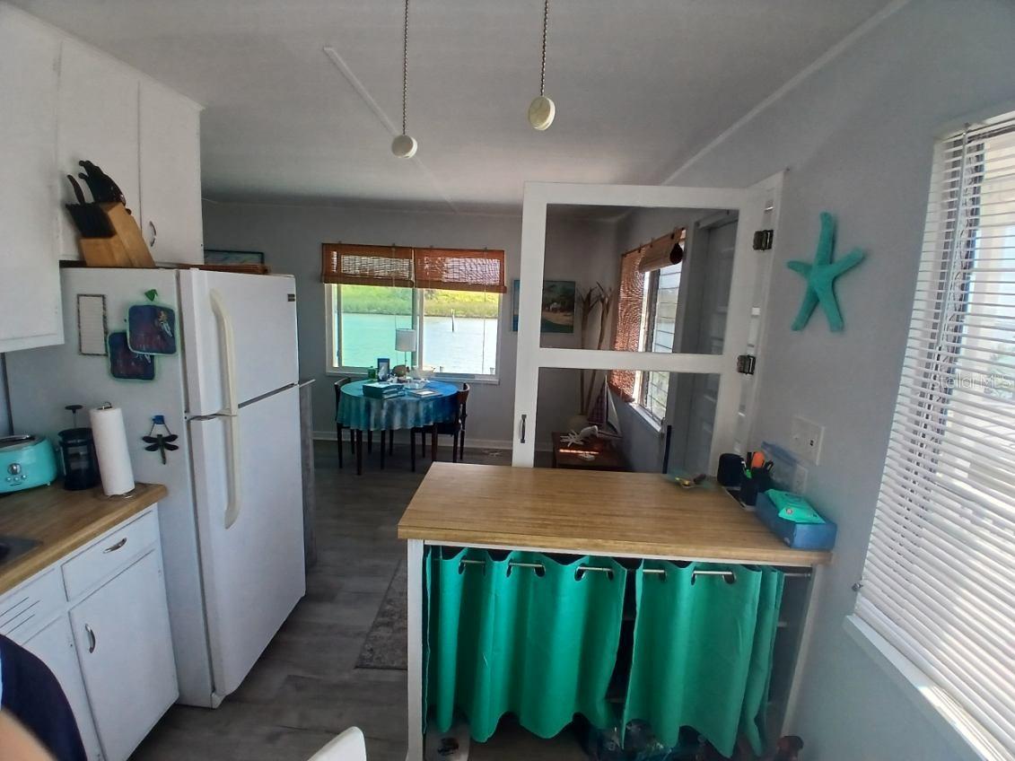 Image 15 of 32 For 18213 Gulf Boulevard A