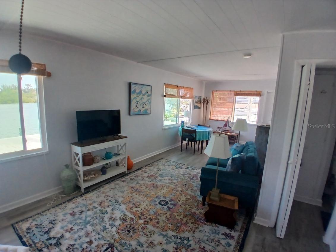 Image 4 of 32 For 18213 Gulf Boulevard A