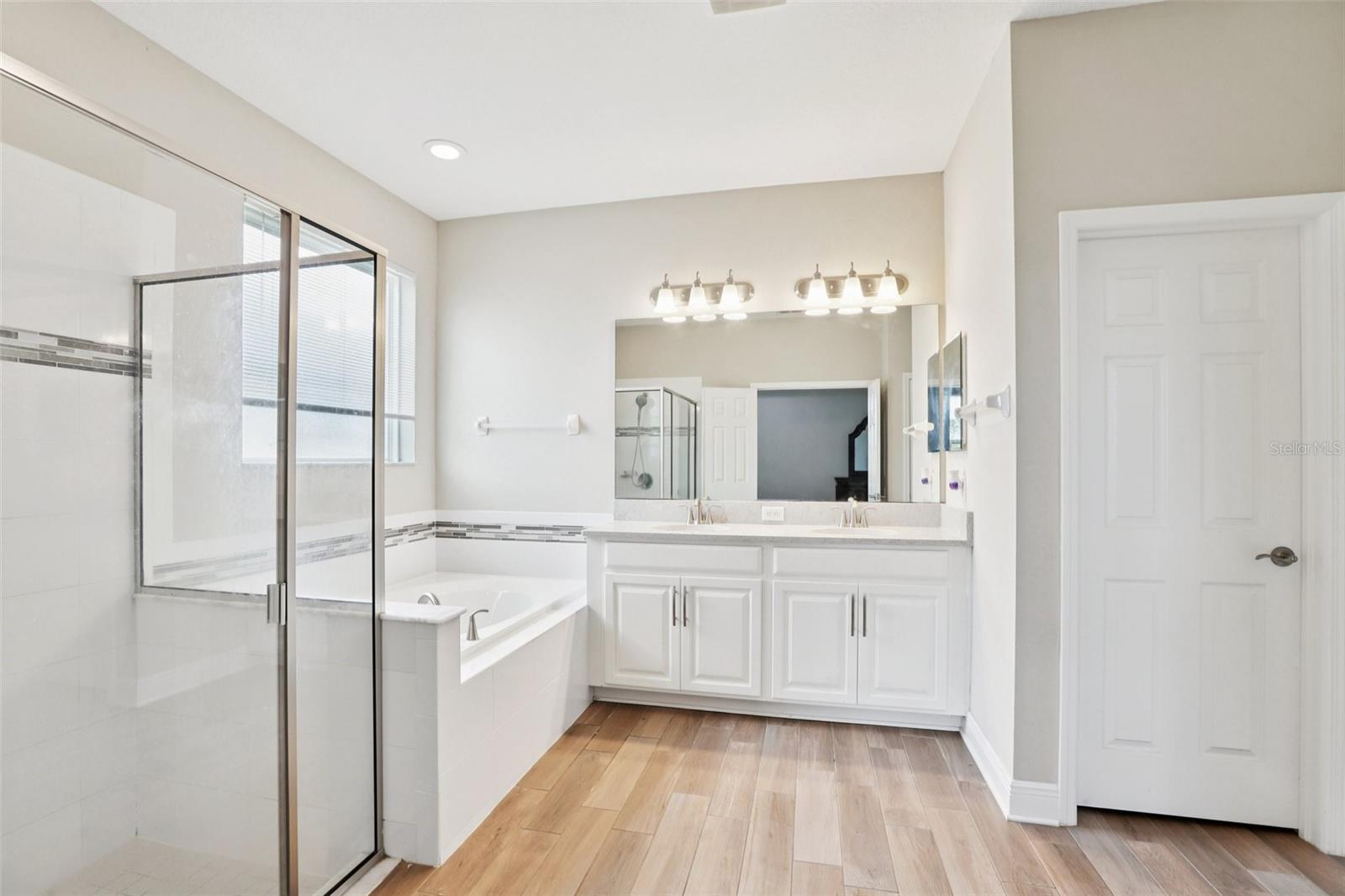 Listing photo id 11 for 10740 Pleasant Knoll Drive