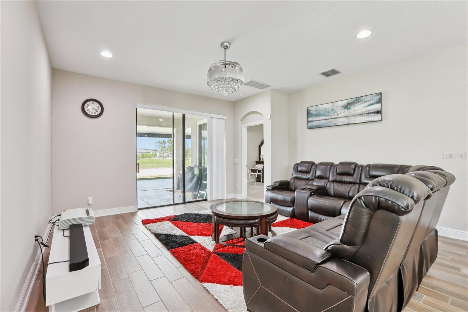 Listing photo id 0 for 10740 Pleasant Knoll Drive