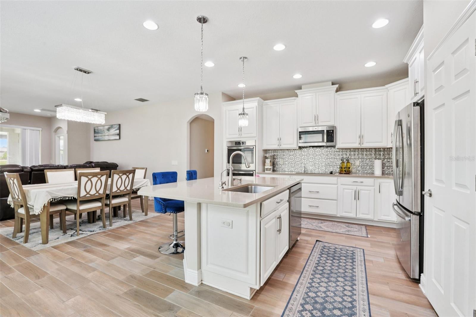 Listing photo id 2 for 10740 Pleasant Knoll Drive