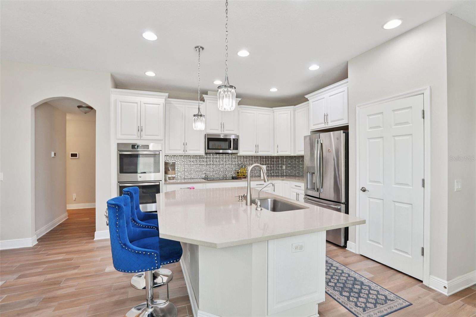 Listing photo id 3 for 10740 Pleasant Knoll Drive