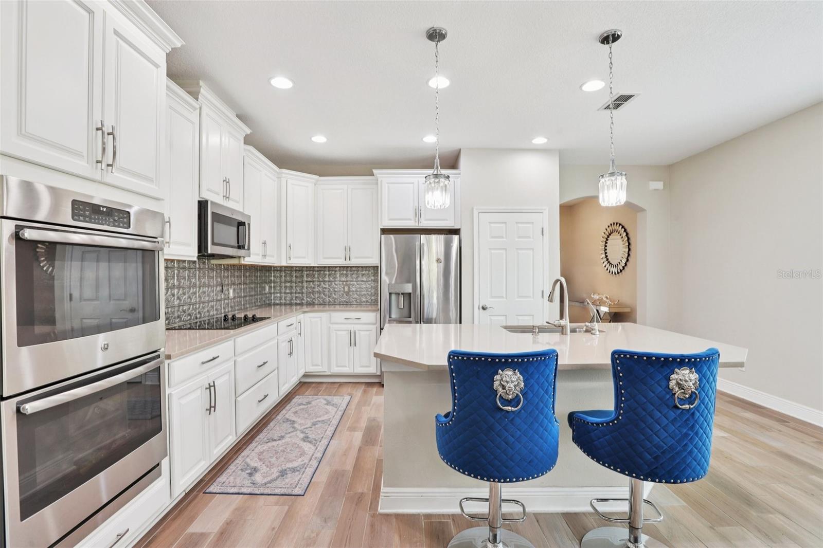 Listing photo id 5 for 10740 Pleasant Knoll Drive