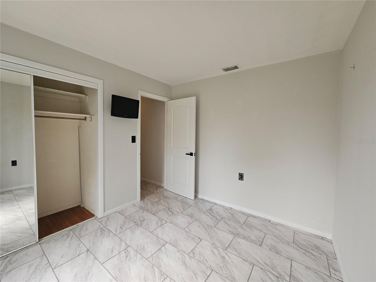 Image 15 of 28 For 75 Virginia Court