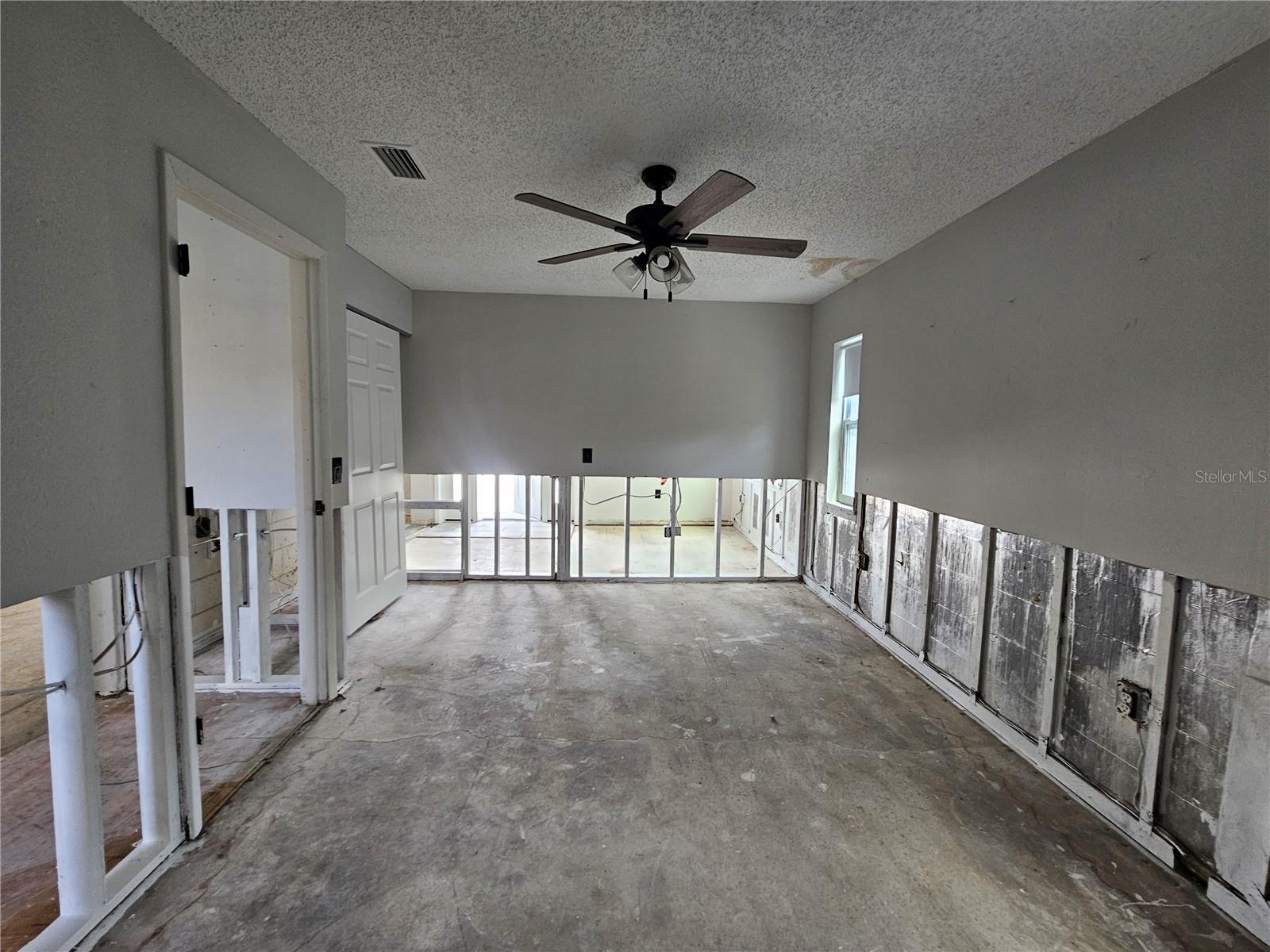 Image 25 of 28 For 75 Virginia Court