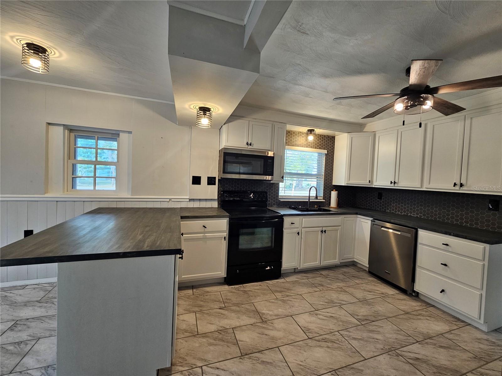 Image 6 of 28 For 75 Virginia Court