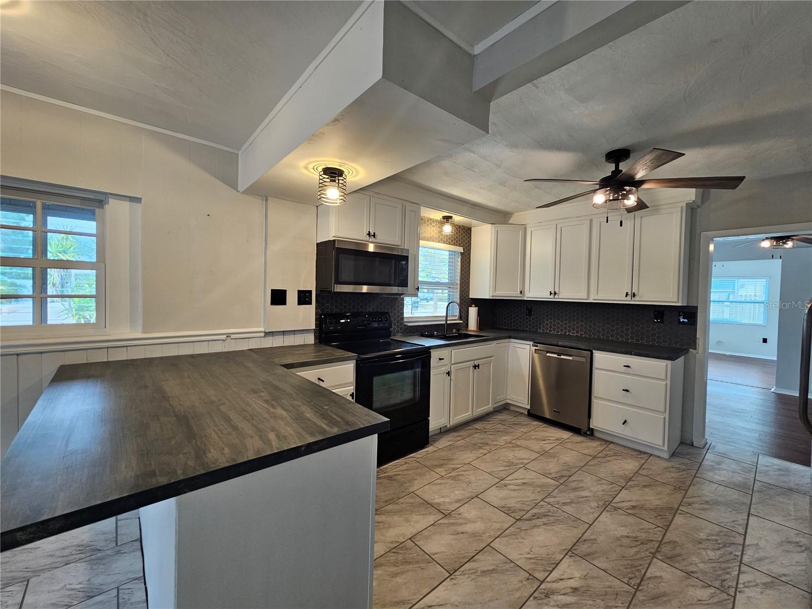 Image 7 of 28 For 75 Virginia Court