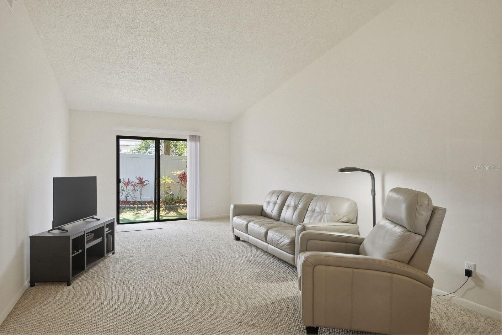 Image 5 of 24 For 1311 Powderpuff Drive 1004