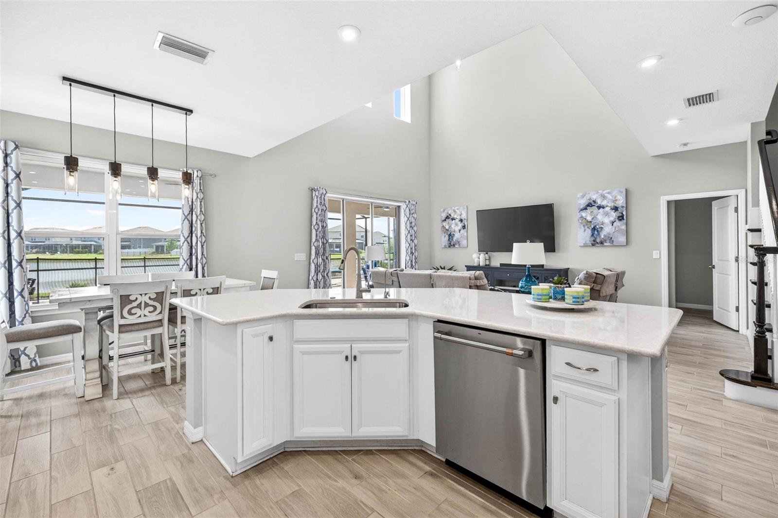 Image 17 of 74 For 34026 Astoria Circle
