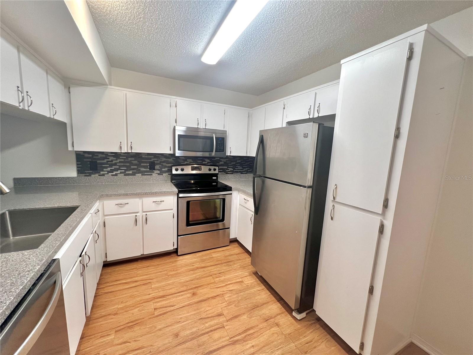 Image 4 of 18 For 12041 Hoosier Court 204