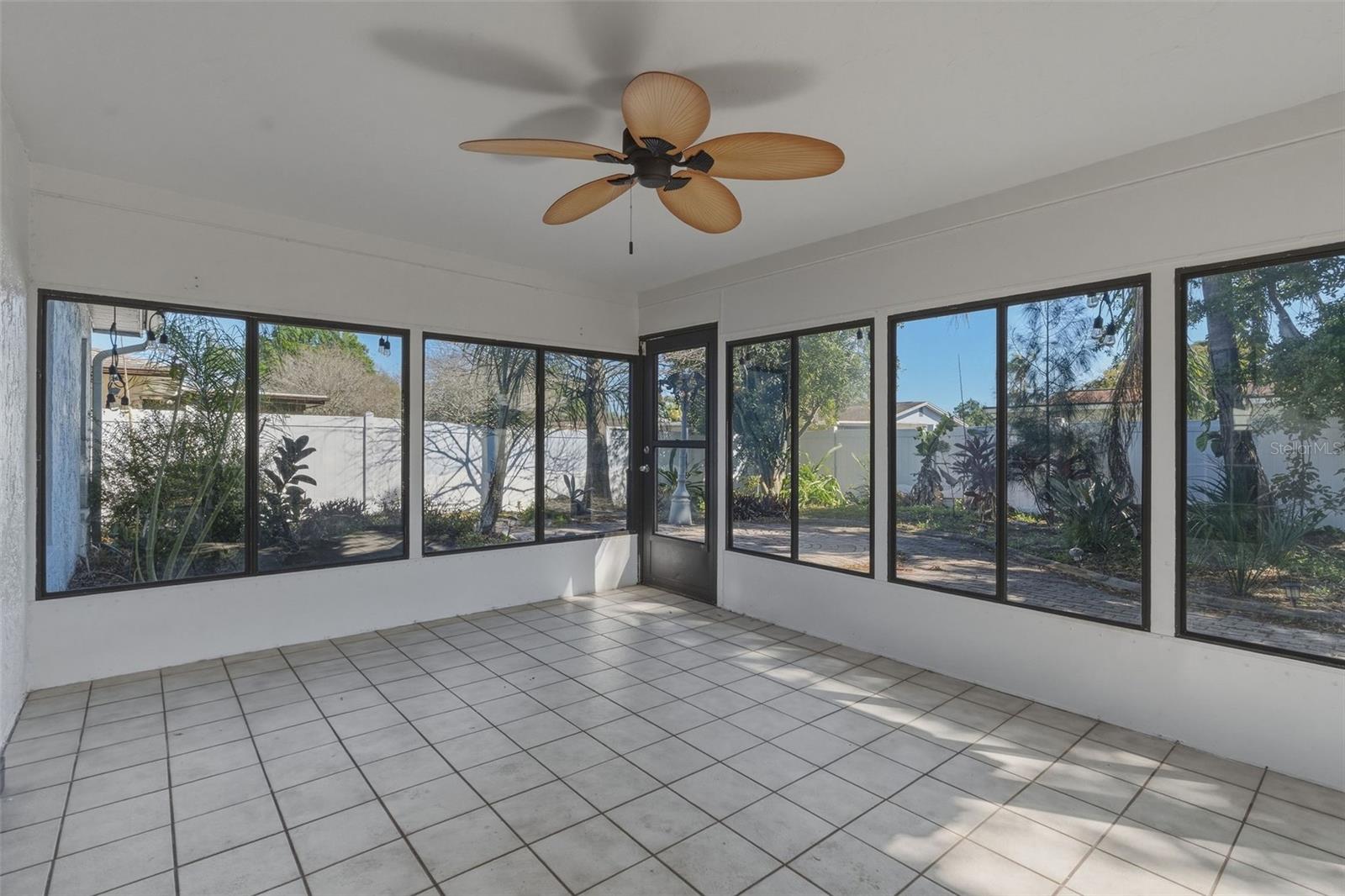 Image 21 of 27 For 11178 112th Avenue