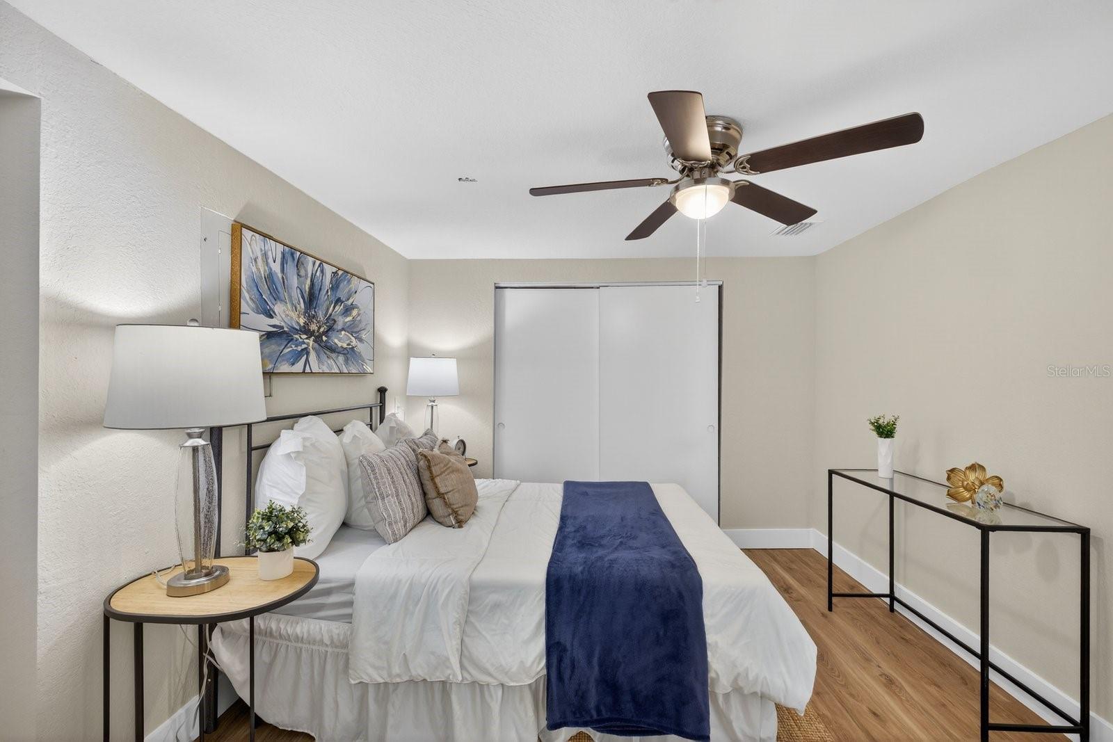 Listing photo id 11 for 7735 Brookridge Drive