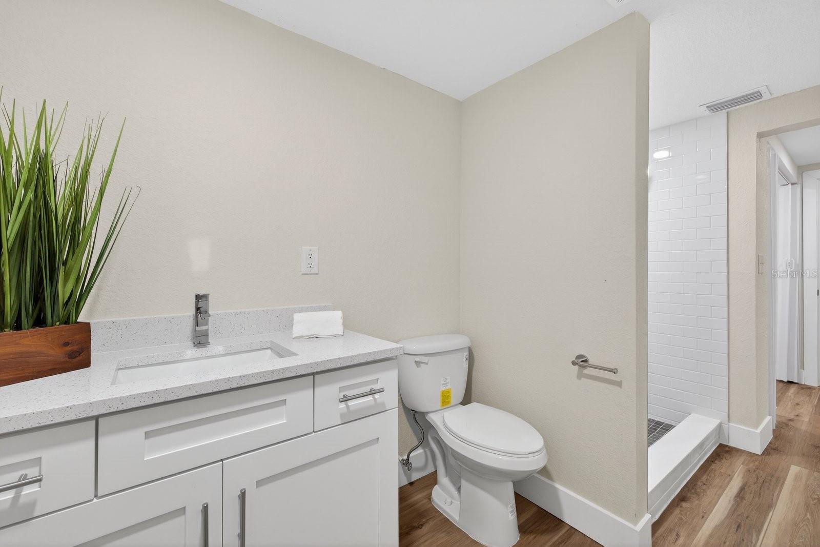 Listing photo id 13 for 7735 Brookridge Drive