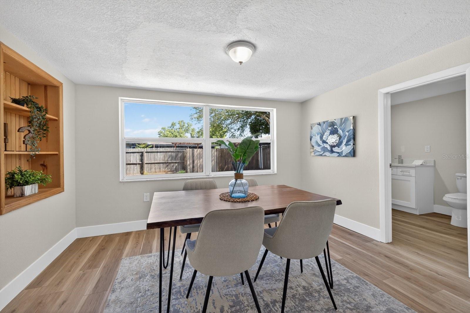 Listing photo id 14 for 7735 Brookridge Drive