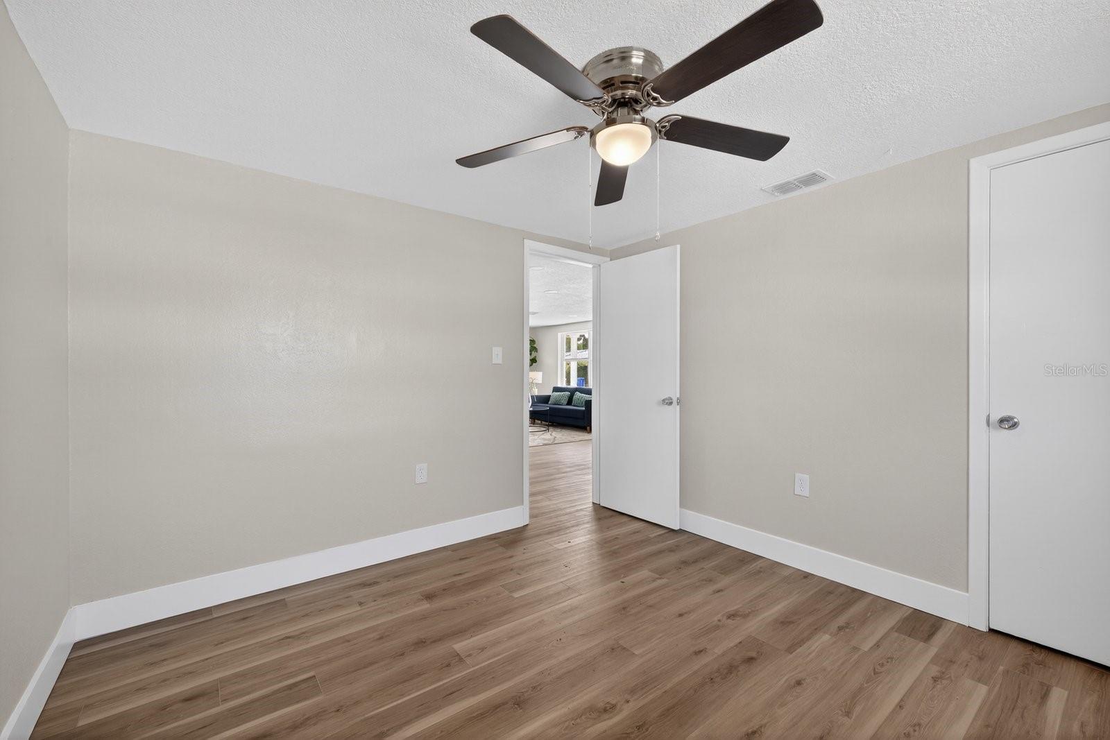 Listing photo id 15 for 7735 Brookridge Drive